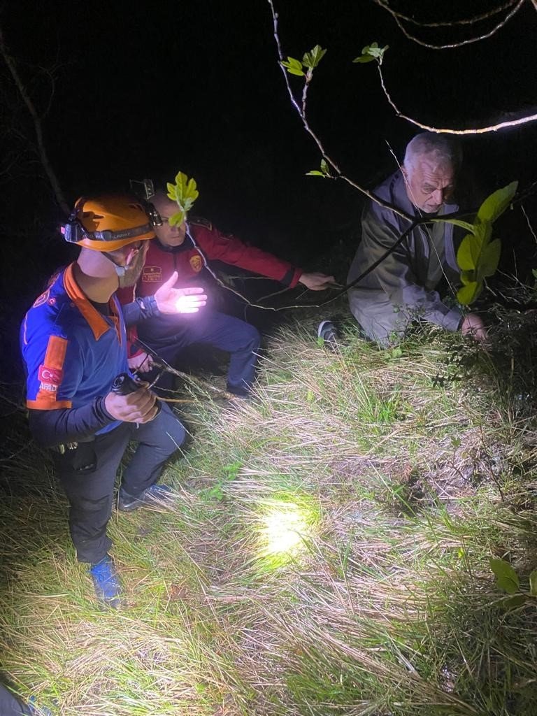 Kontrolden çıkan araç 60 metreden denize uçtu: 1 yaralı