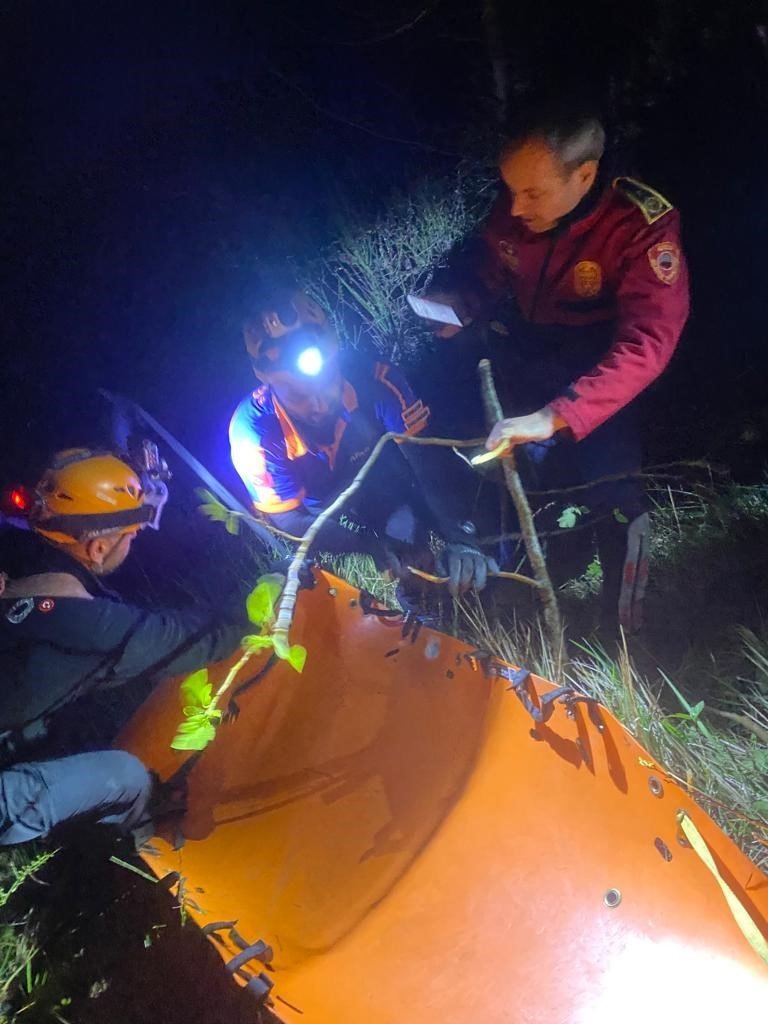 Kontrolden çıkan araç 60 metreden denize uçtu: 1 yaralı
