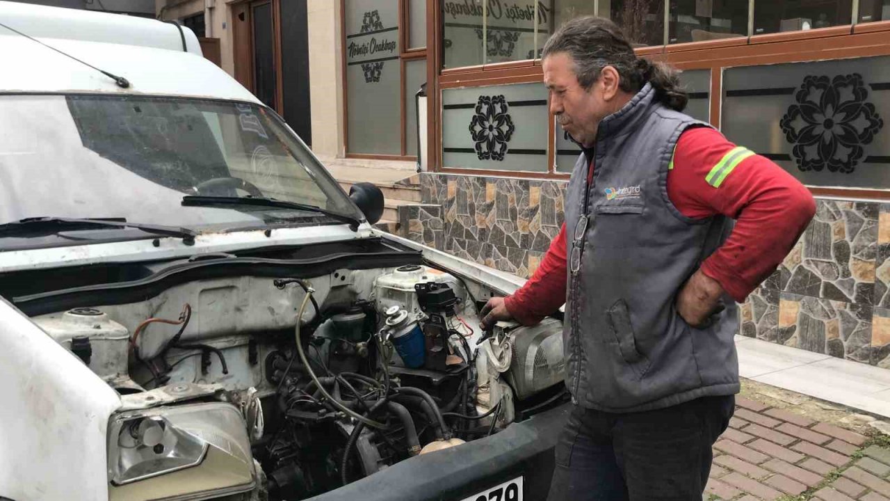 Meşhur film sahnesi gerçek oldu "Baba akü yok!"