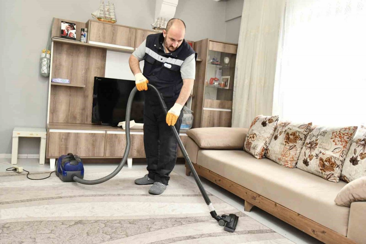 65 yaş ve üzeri ile engelli vatandaşların evleri bayrama hazır hale getirildi