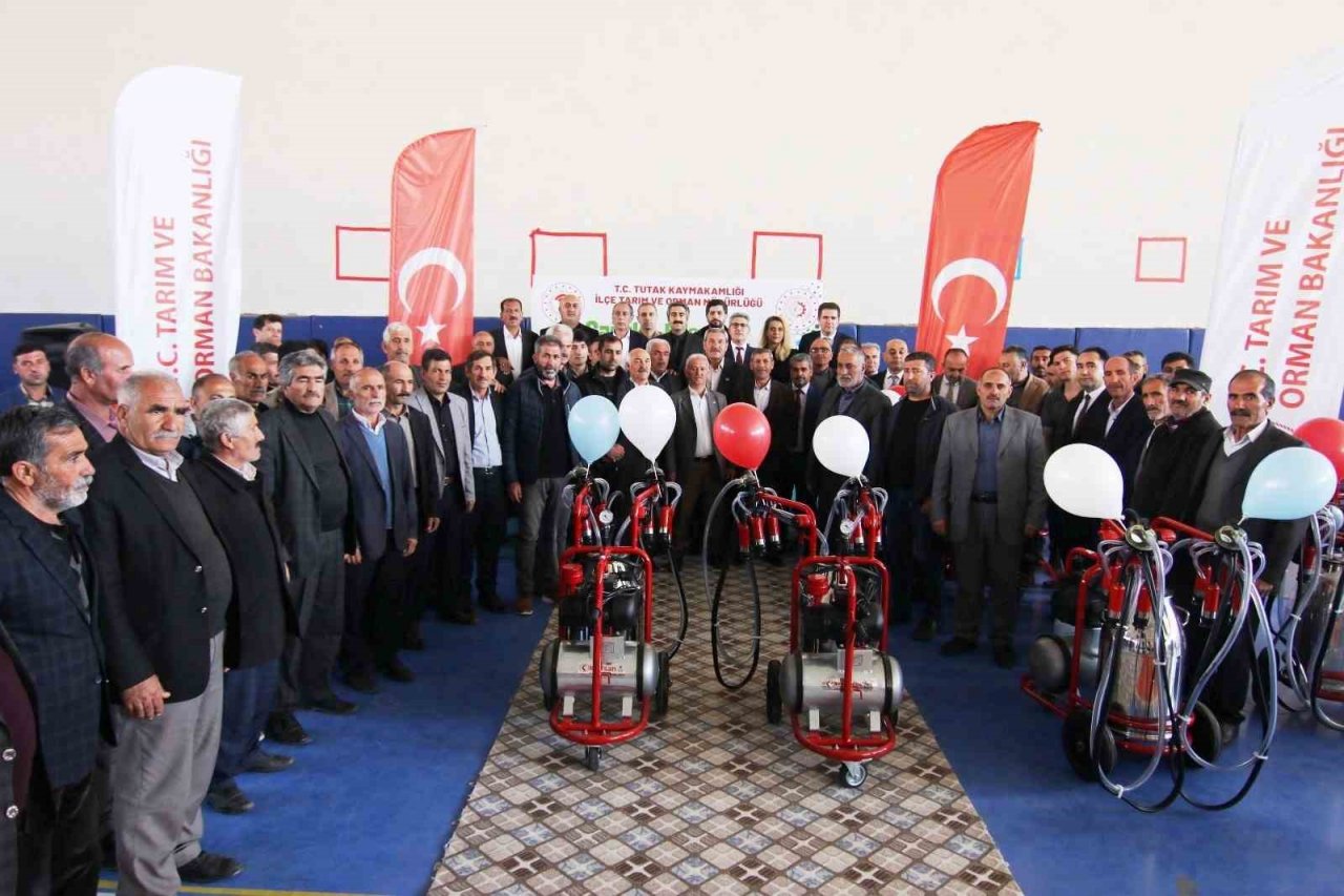 Tutak’ta süt sağım makinesi dağıtımı