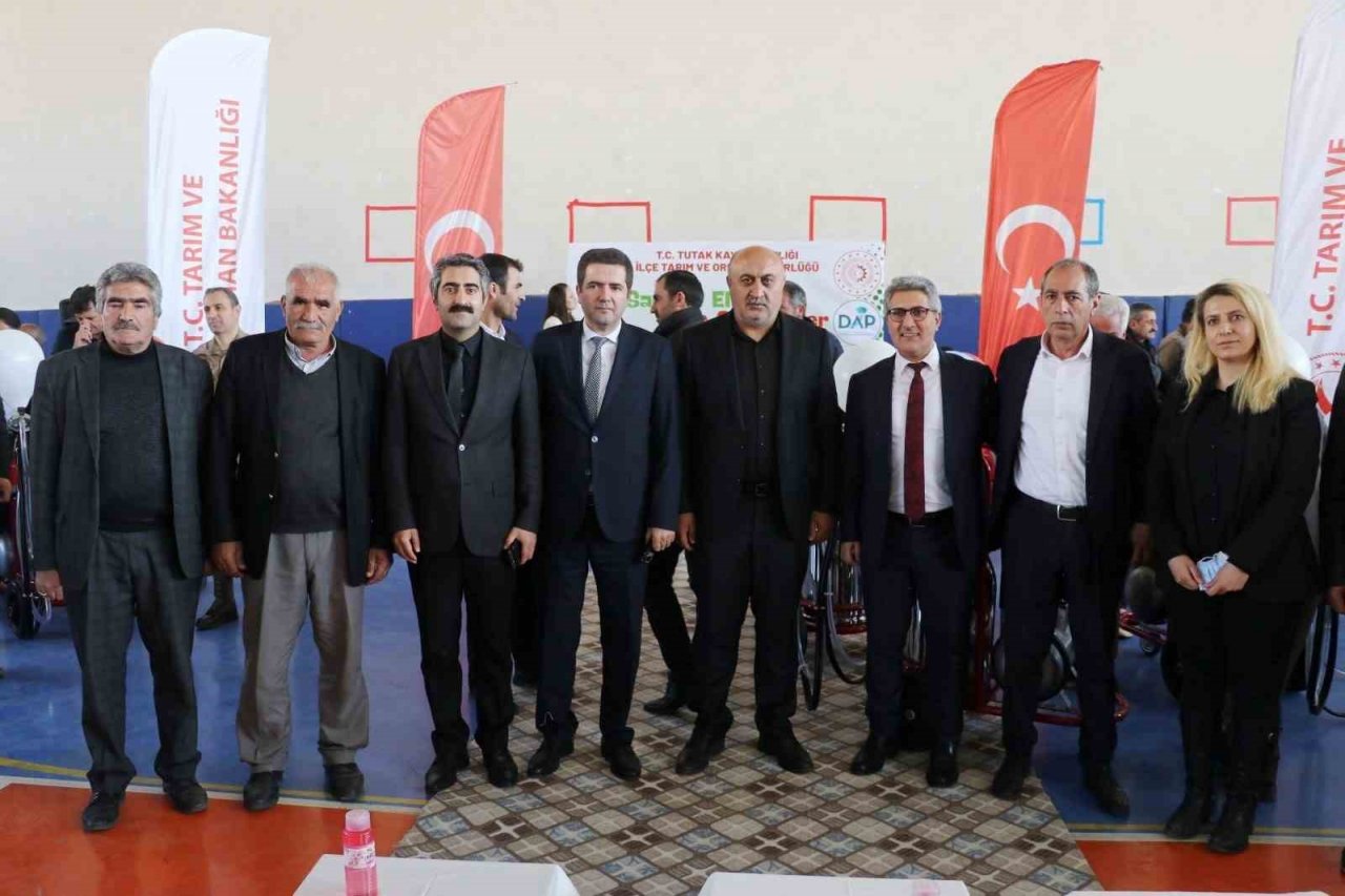 Tutak’ta süt sağım makinesi dağıtımı