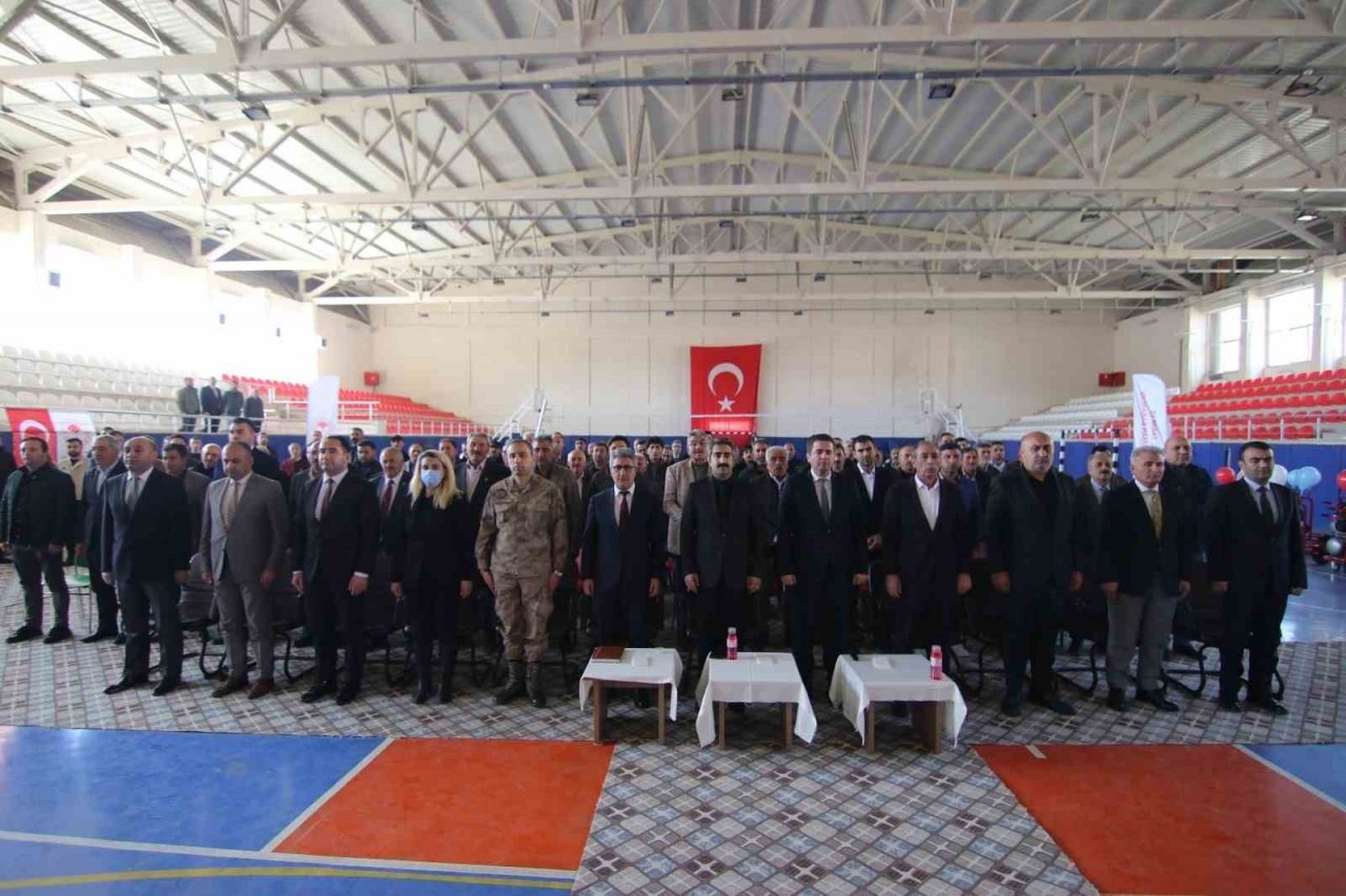 Tutak’ta süt sağım makinesi dağıtımı