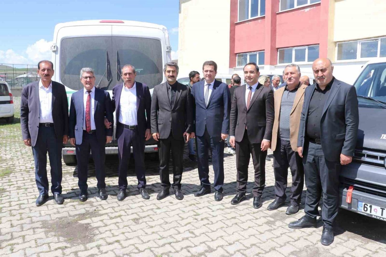 Tutak’ta süt sağım makinesi dağıtımı