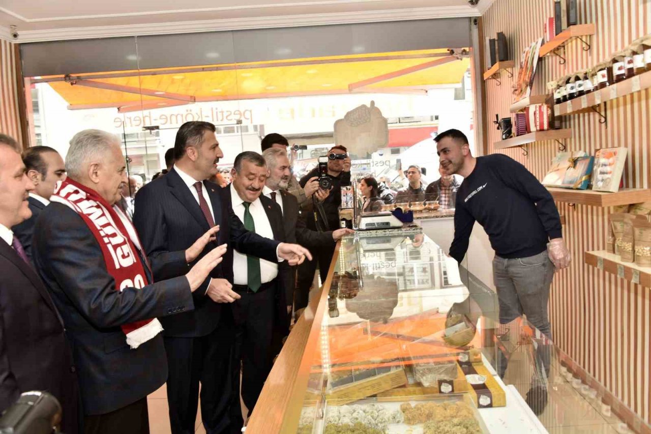 Binali Yıldırım: "Oyun çok açık, bölücü terör örgütünü meşrulaştırmaktır"