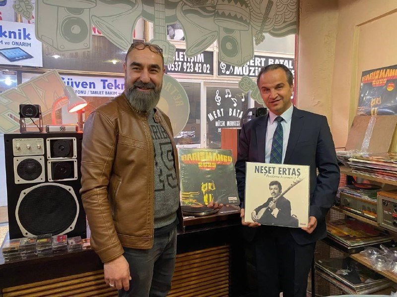 AK Parti’li görme engelli milletvekili adayı Cemal Donat esnaf ve STK’ları ziyaret etti