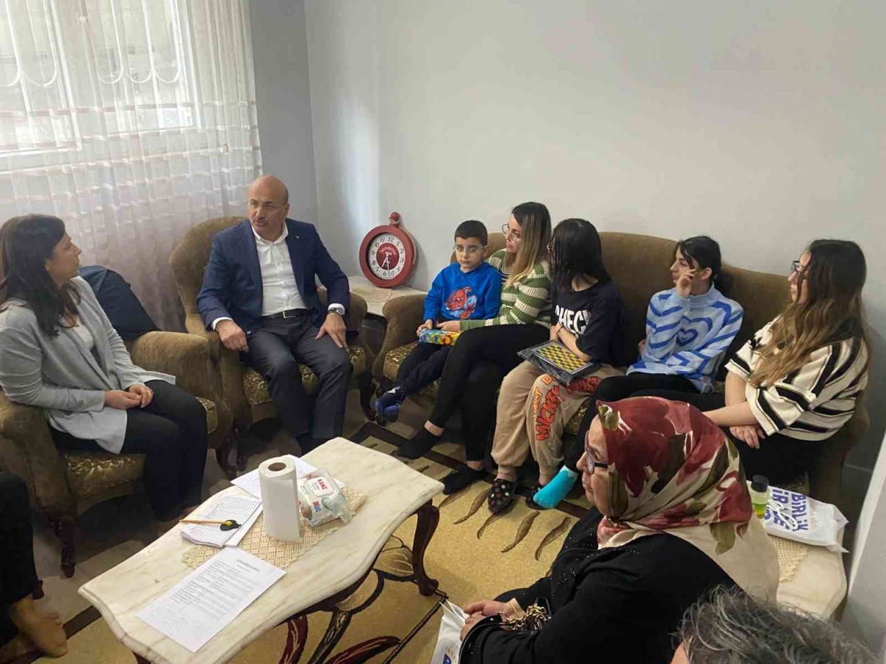 AK Parti Milletvekili Adayı Orhan Narin’den depremzede aileye ziyaret