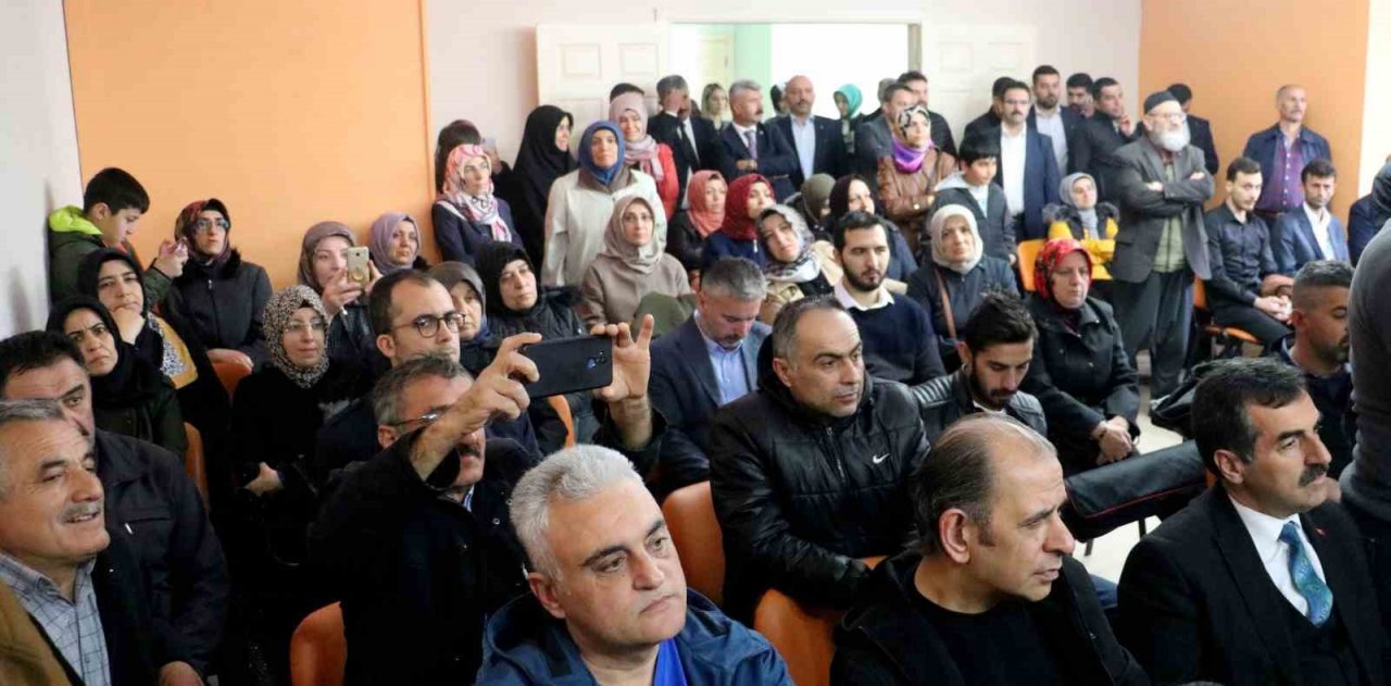 Ak Parti Sivas Milletvekili adaylarını kamuoyuna tanıttı