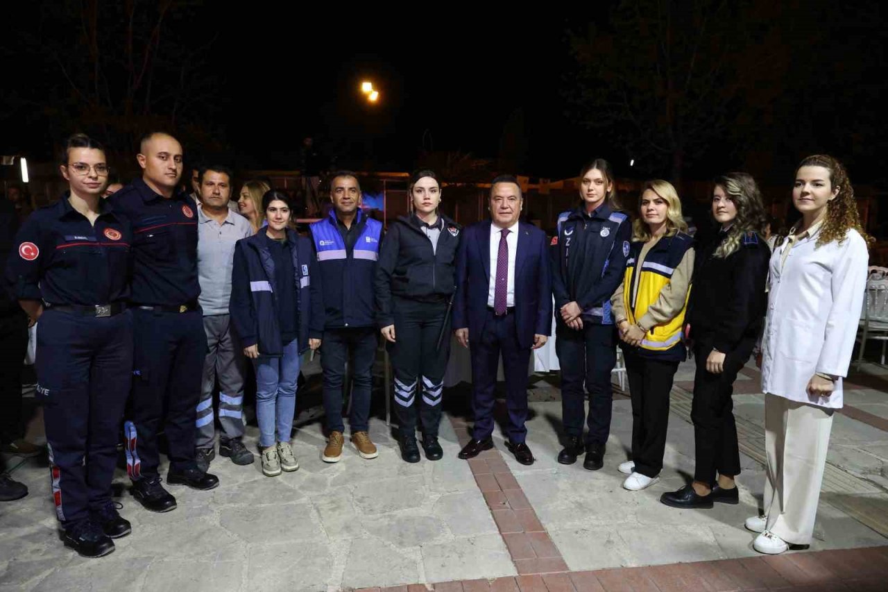 Başkan Muhittin Böcek personeli ile iftarda buluştu