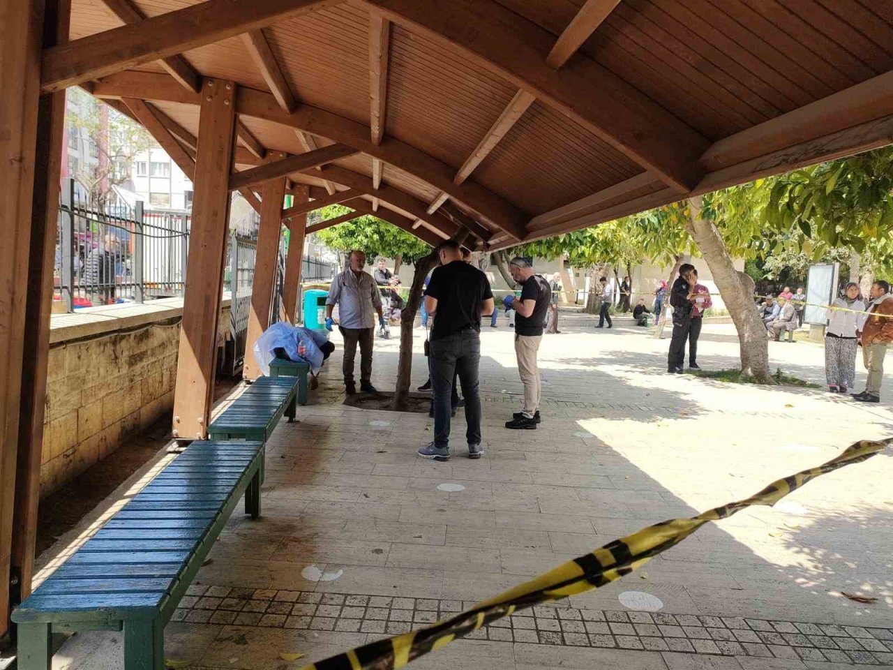 Ölüm cami avlusunda yakaladı