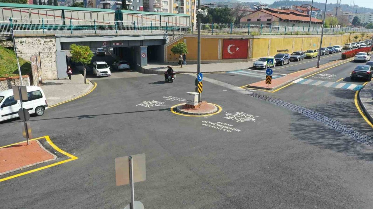 Aydın Büyükşehir Belediyesi Efeler İstasyon Caddesi’ni yeniledi