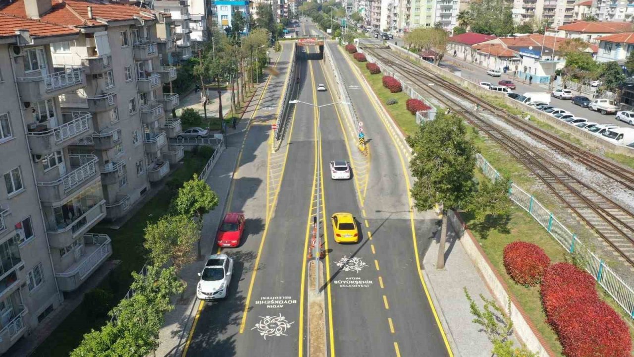 Aydın Büyükşehir Belediyesi Efeler İstasyon Caddesi’ni yeniledi