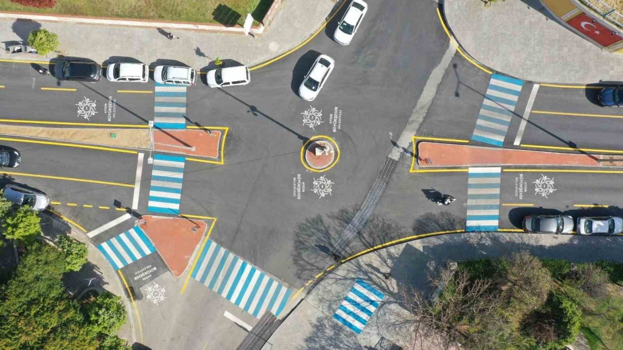 Aydın Büyükşehir Belediyesi Efeler İstasyon Caddesi’ni yeniledi