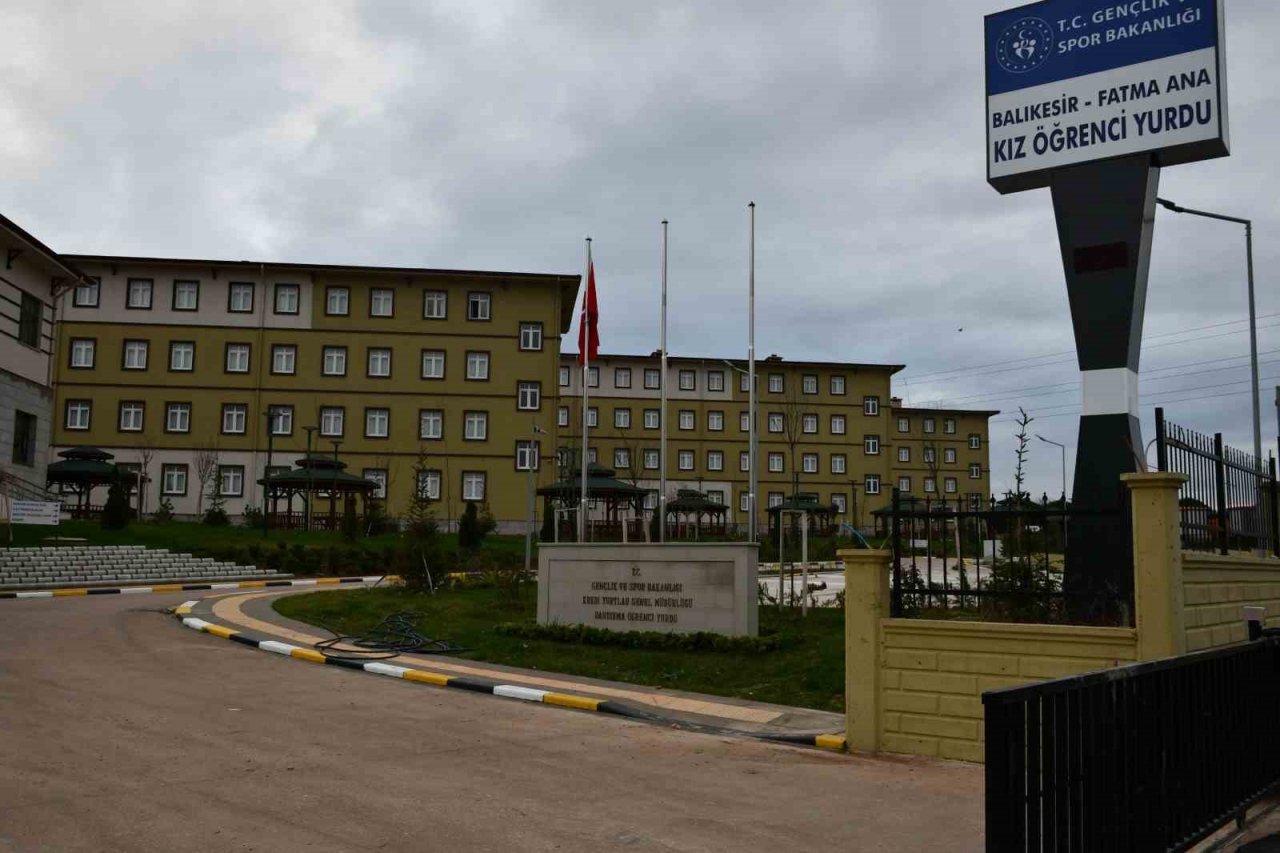 Balıkesir’e gençler için spor yatırımları sürüyor