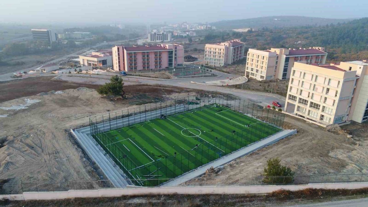 Balıkesir’e gençler için spor yatırımları sürüyor