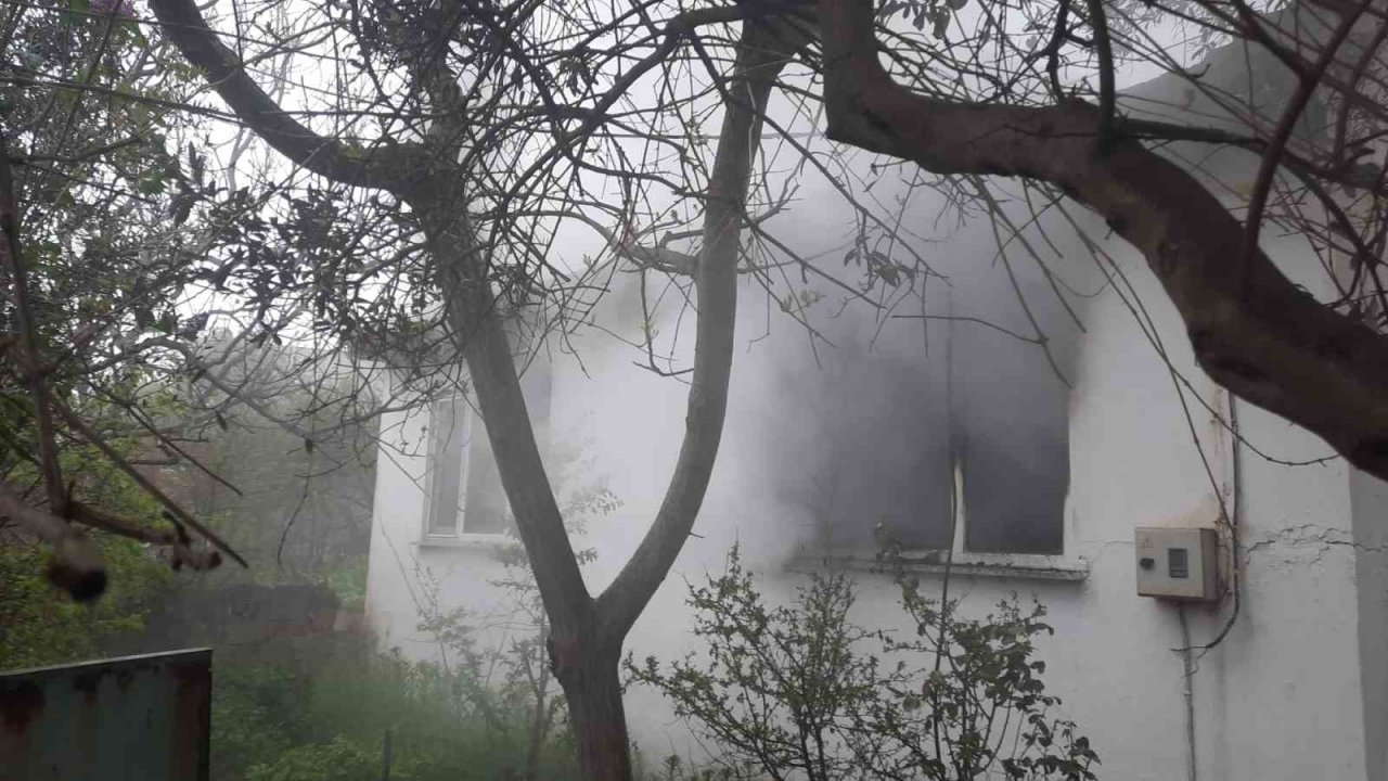 Ev yangınında maddi hasar meydana geldi