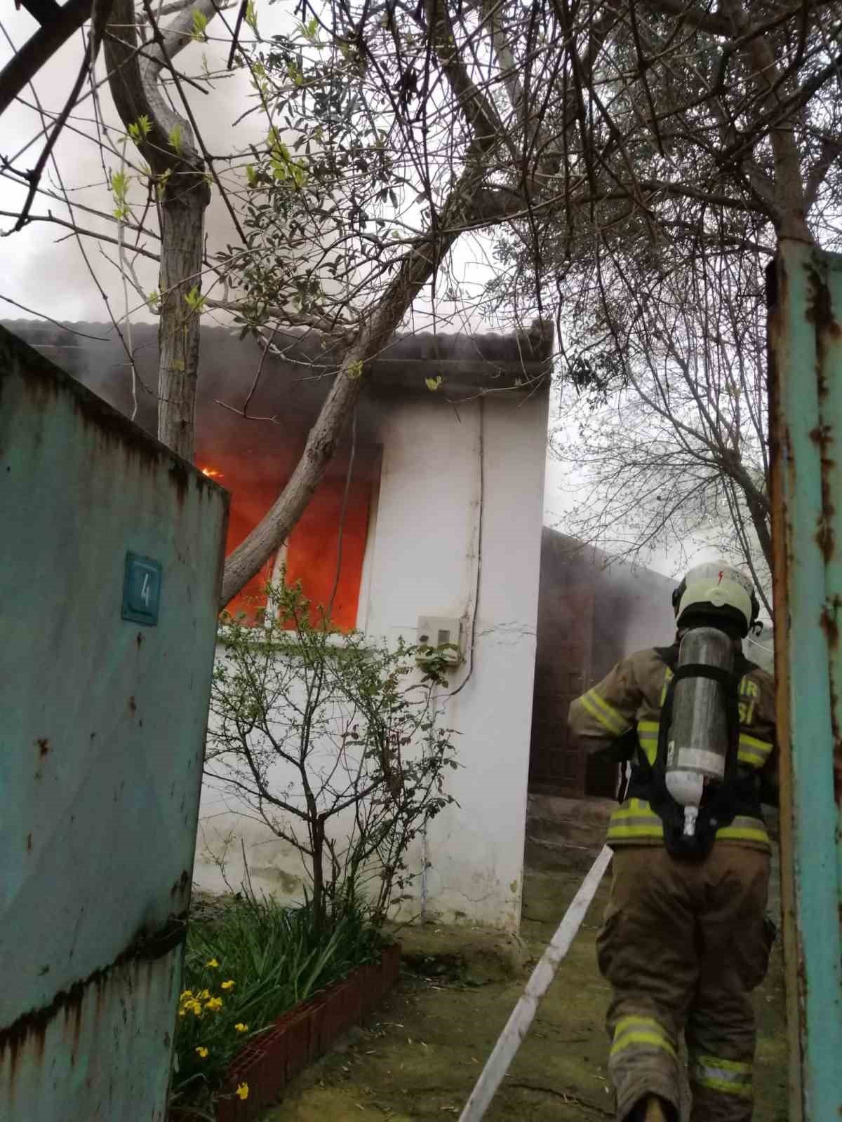 Ev yangınında maddi hasar meydana geldi