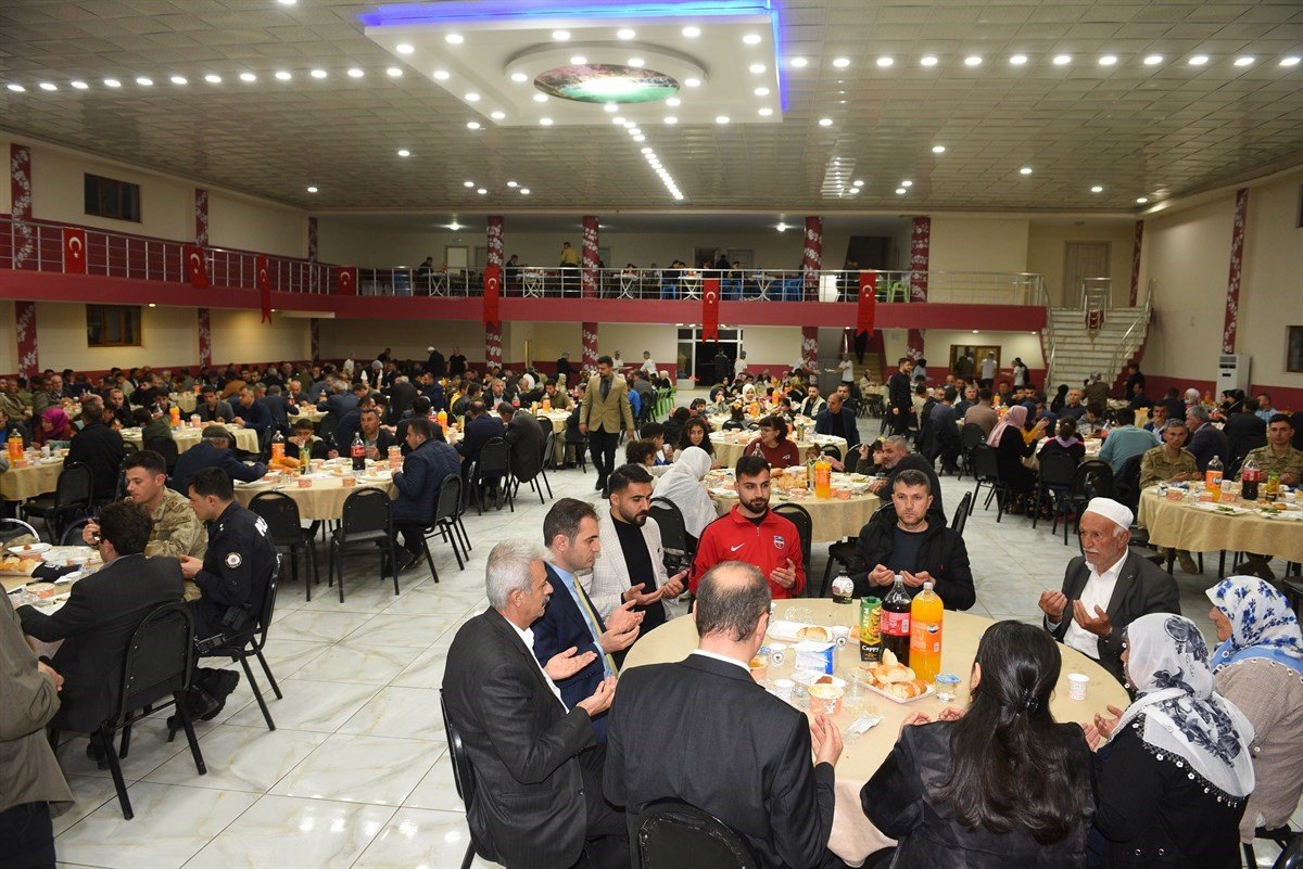 Sason’da bin kişi iftarda bir araya geldi