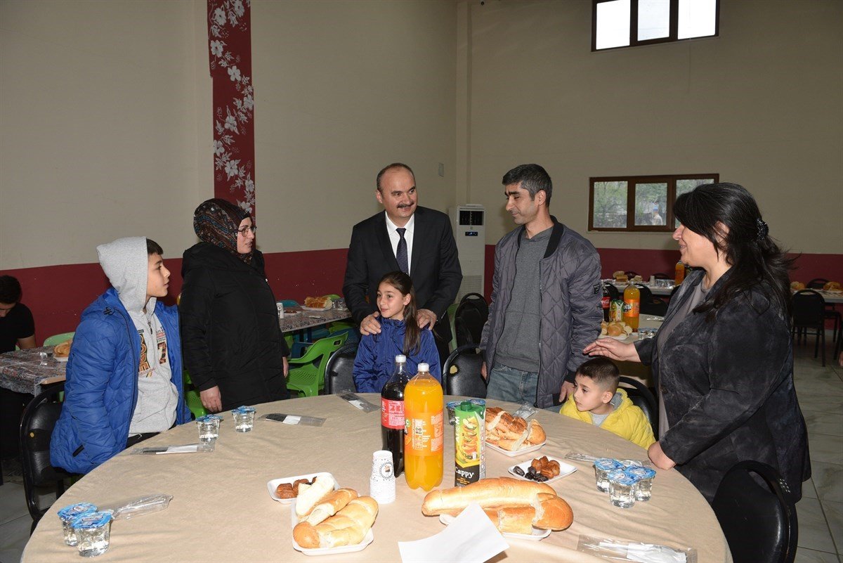 Sason’da bin kişi iftarda bir araya geldi