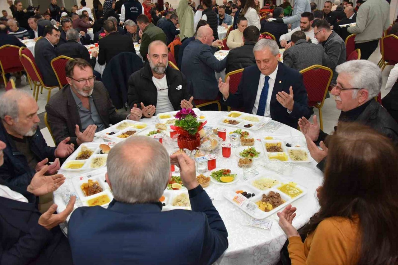 Bozüyük Belediyesi’nin iftar yemeğinde buluştular