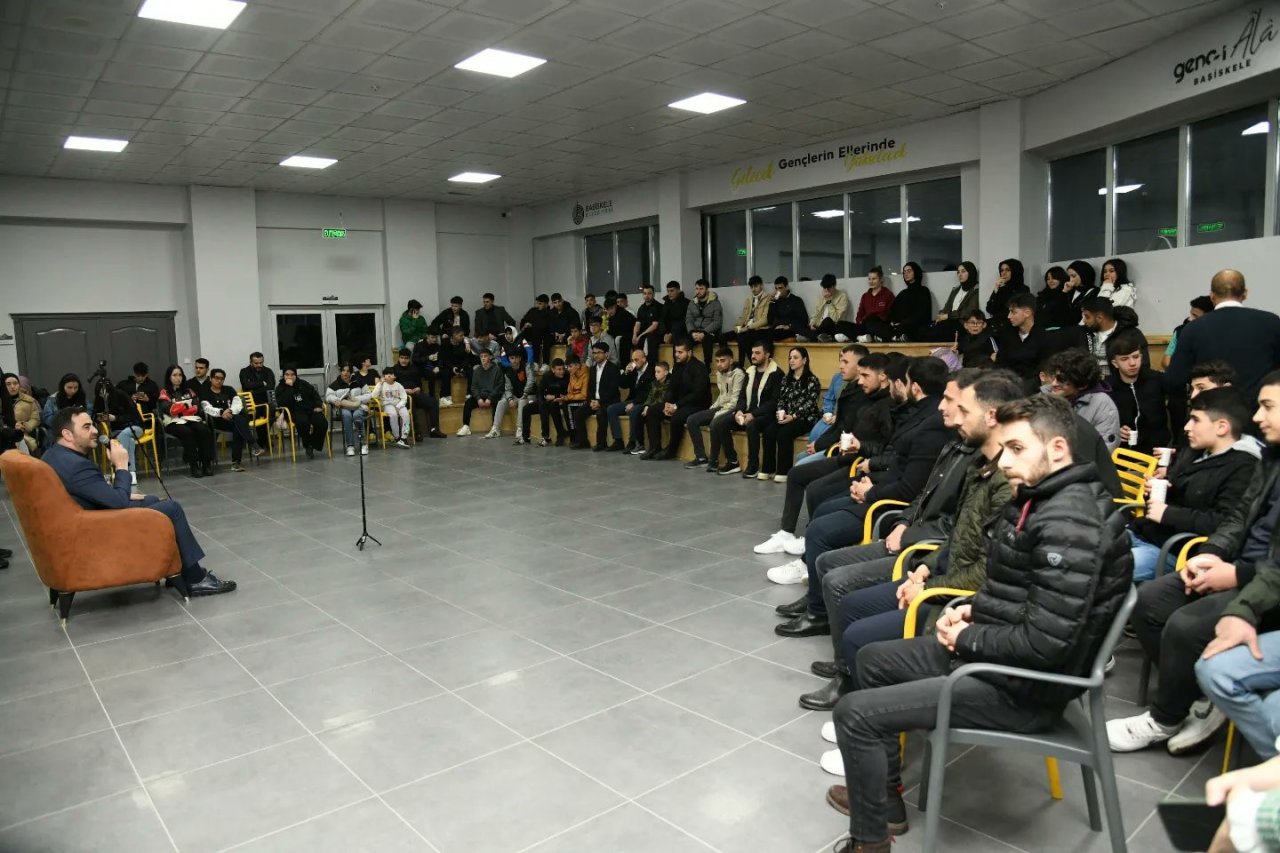 Başkan Özlü’den gençlere: "Sizin gayretlerinizle Türkiye Yüzyılı’nda daha güzel işler yapacağız"