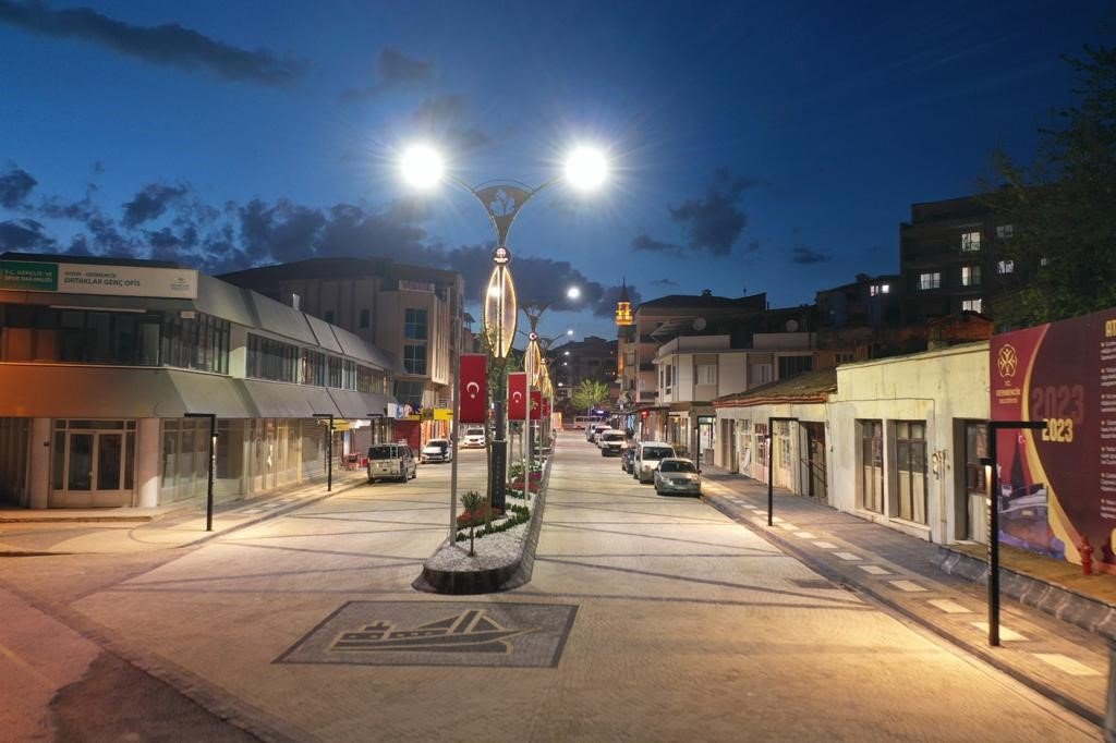 Germencik Belediyesi sokak düzenlemelerine devam ediyor