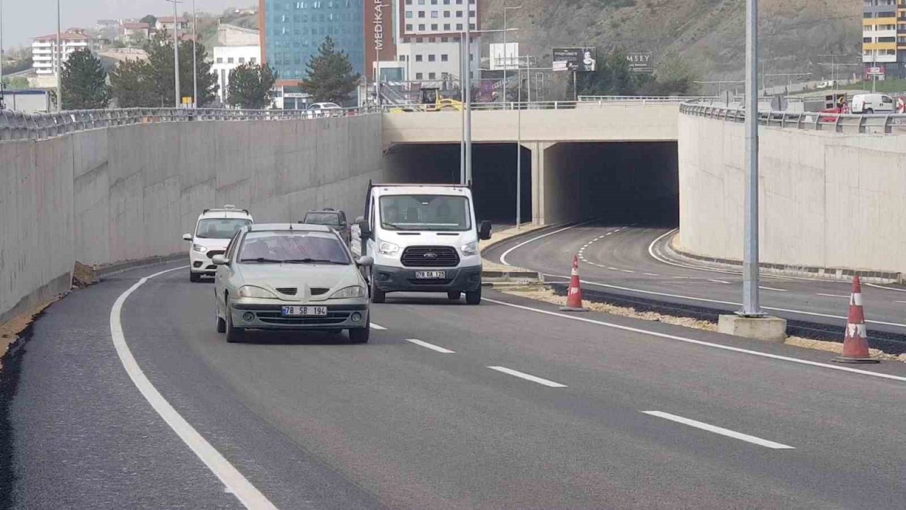 Battı Çıktı Kavşağı tek yönlü olarak ulaşıma açıldı