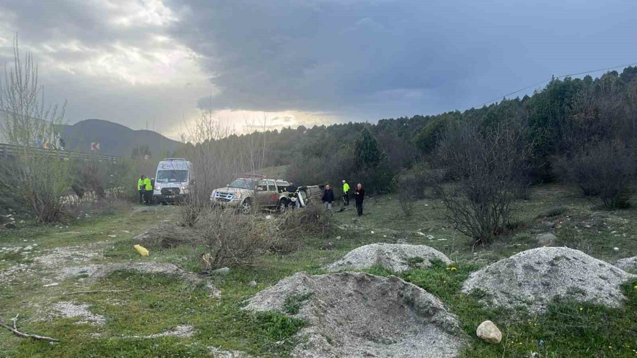 D100’de tarlaya uçan otomobilin sürücüsü yaralandı