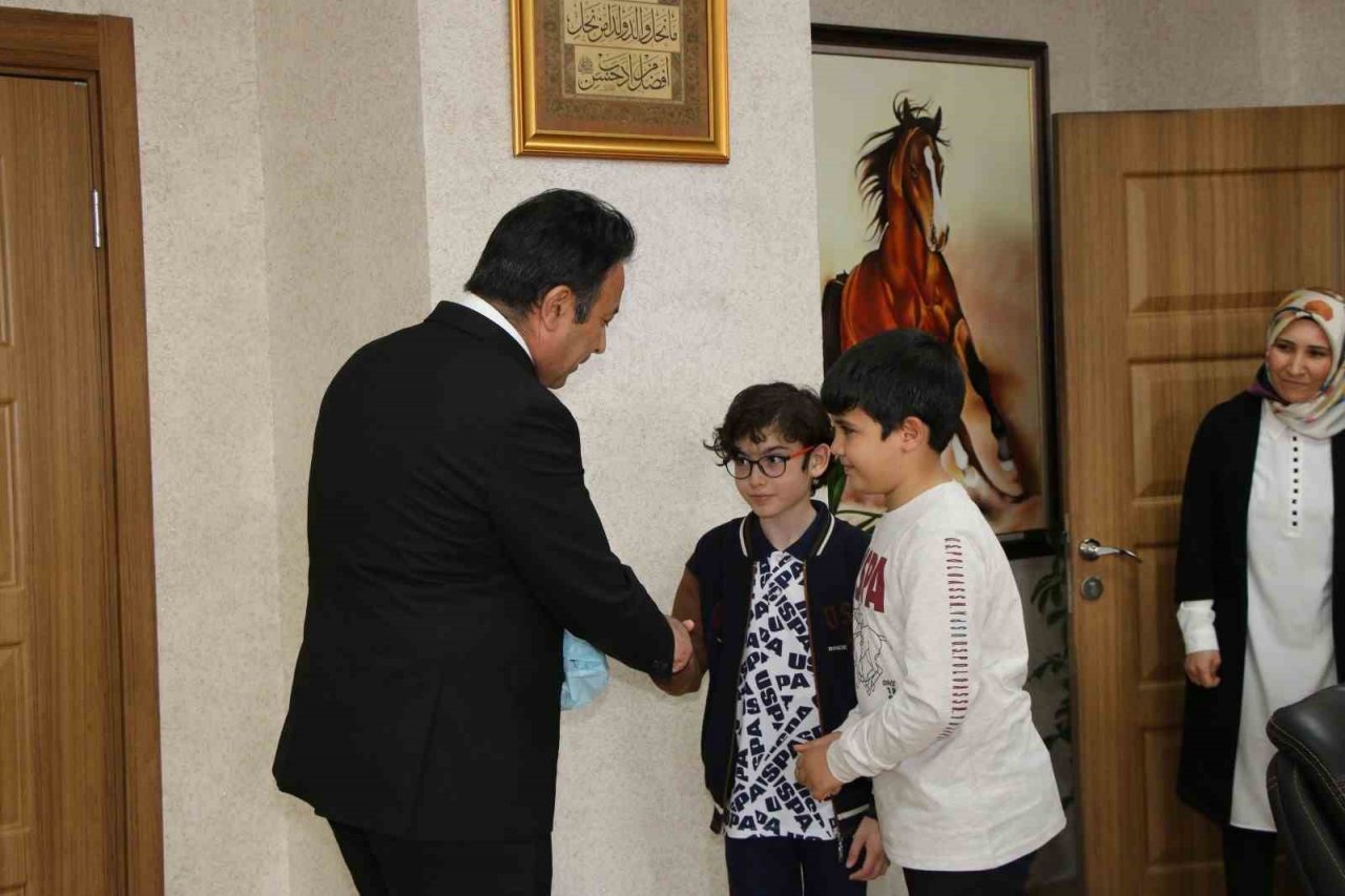 İl Milli Eğitim Müdürü Karaköse, koltuğunu küçük Esila’ya devretti