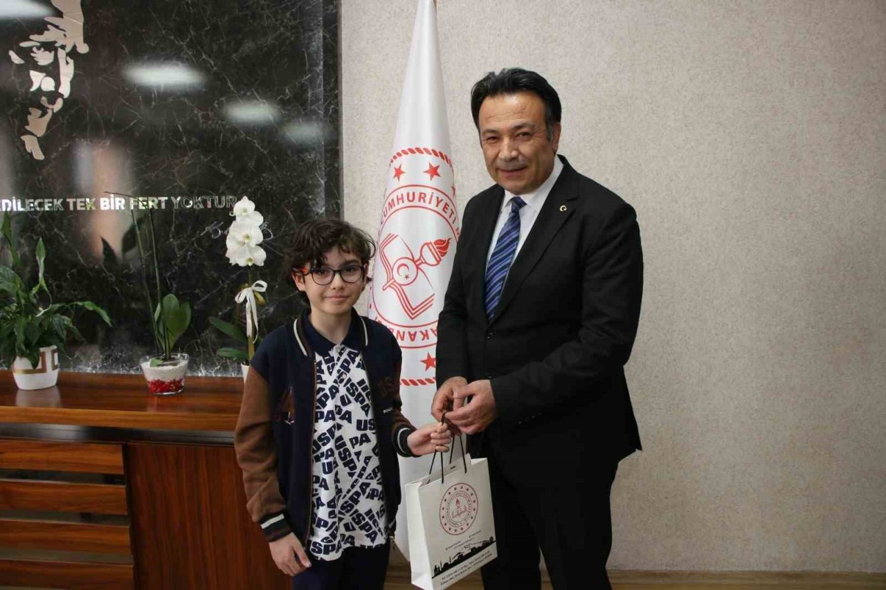 İl Milli Eğitim Müdürü Karaköse, koltuğunu küçük Esila’ya devretti