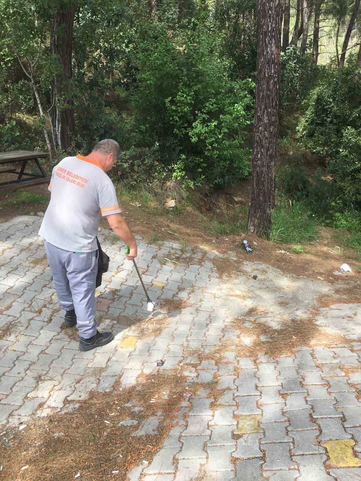 Kemer’de bayram temizliği