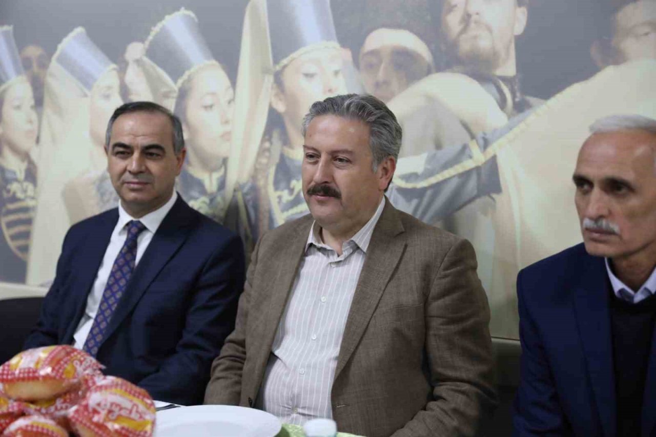 Başkan Palancıoğlu, Birleşik Kafkasya Derneği’nde depremzedelerle bir araya geldi