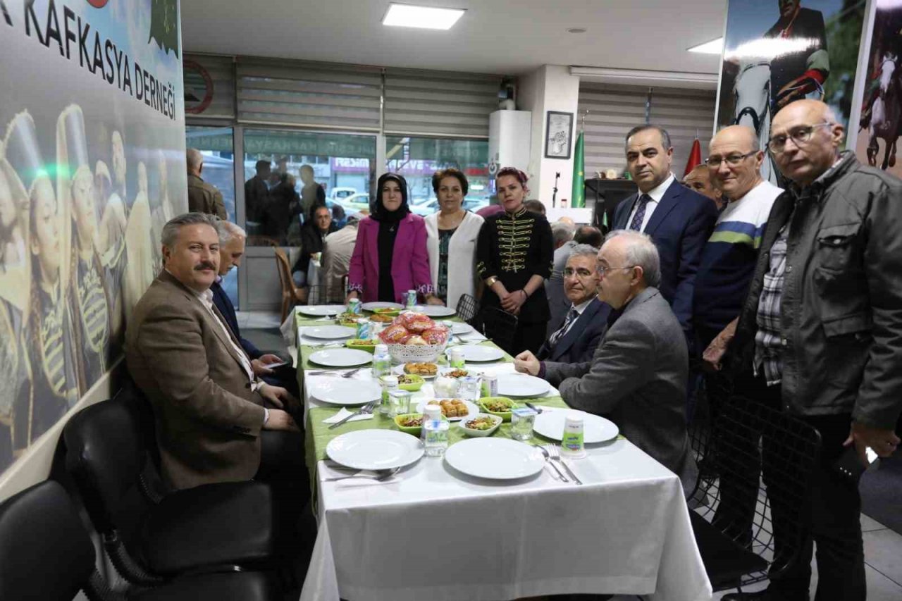 Başkan Palancıoğlu, Birleşik Kafkasya Derneği’nde depremzedelerle bir araya geldi
