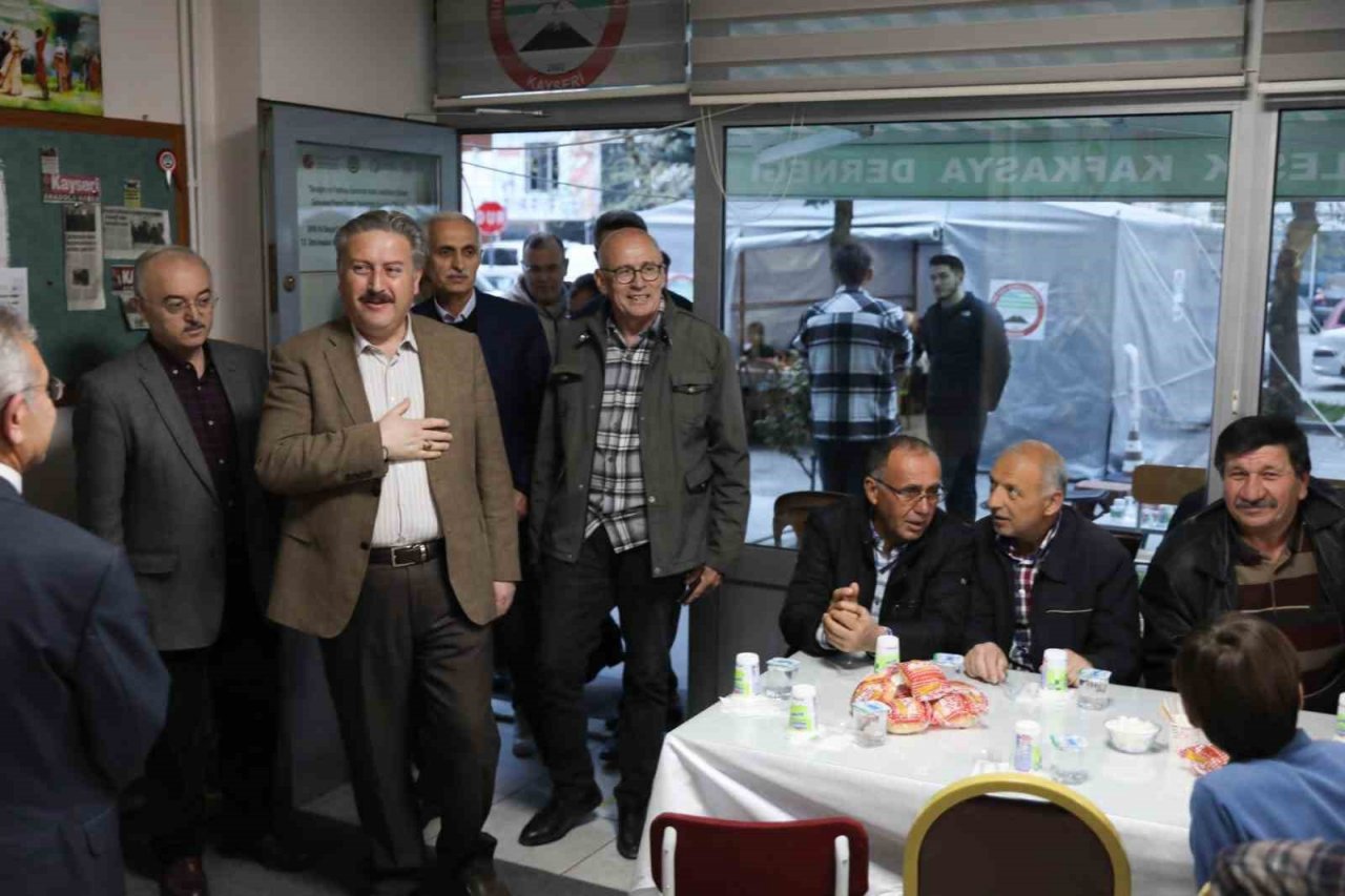 Başkan Palancıoğlu, Birleşik Kafkasya Derneği’nde depremzedelerle bir araya geldi