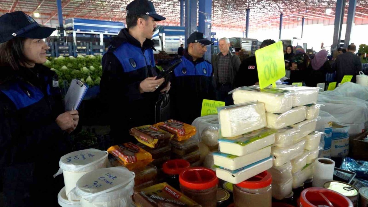 Melikgazi Zabıtası’ndan bayram öncesi pazar yeri ve market denetimi