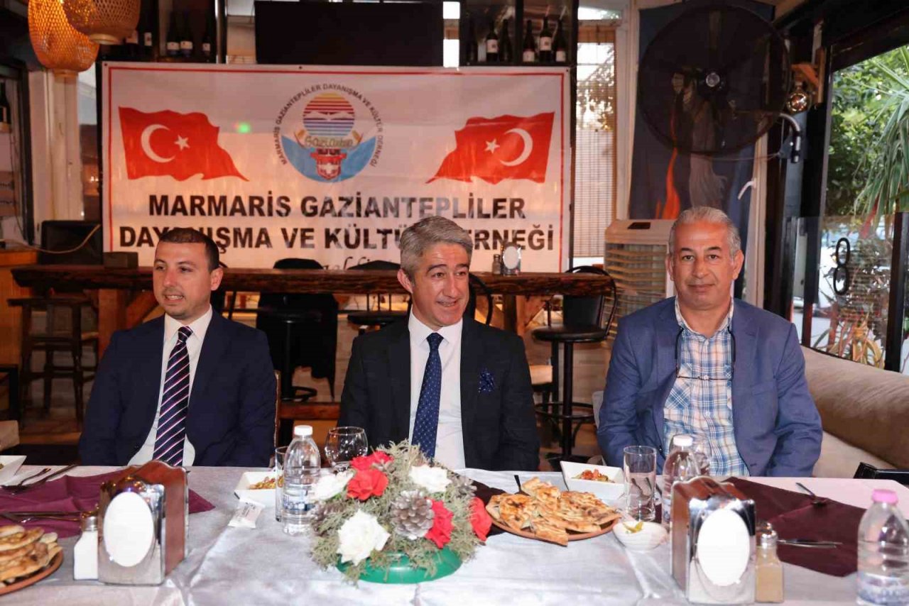 Başkan Oktay Anteplilerin iftarına konuk oldu