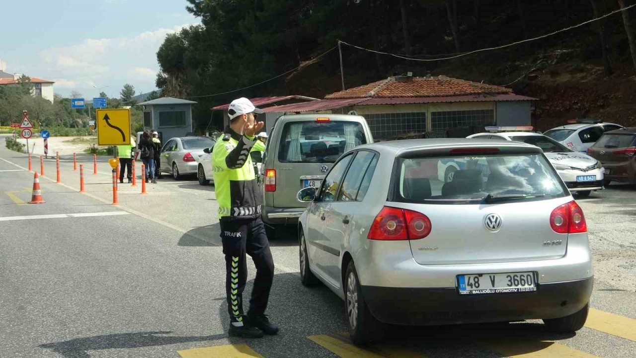 Bayram trafiğindeki araç sürücüleri uyarıldı