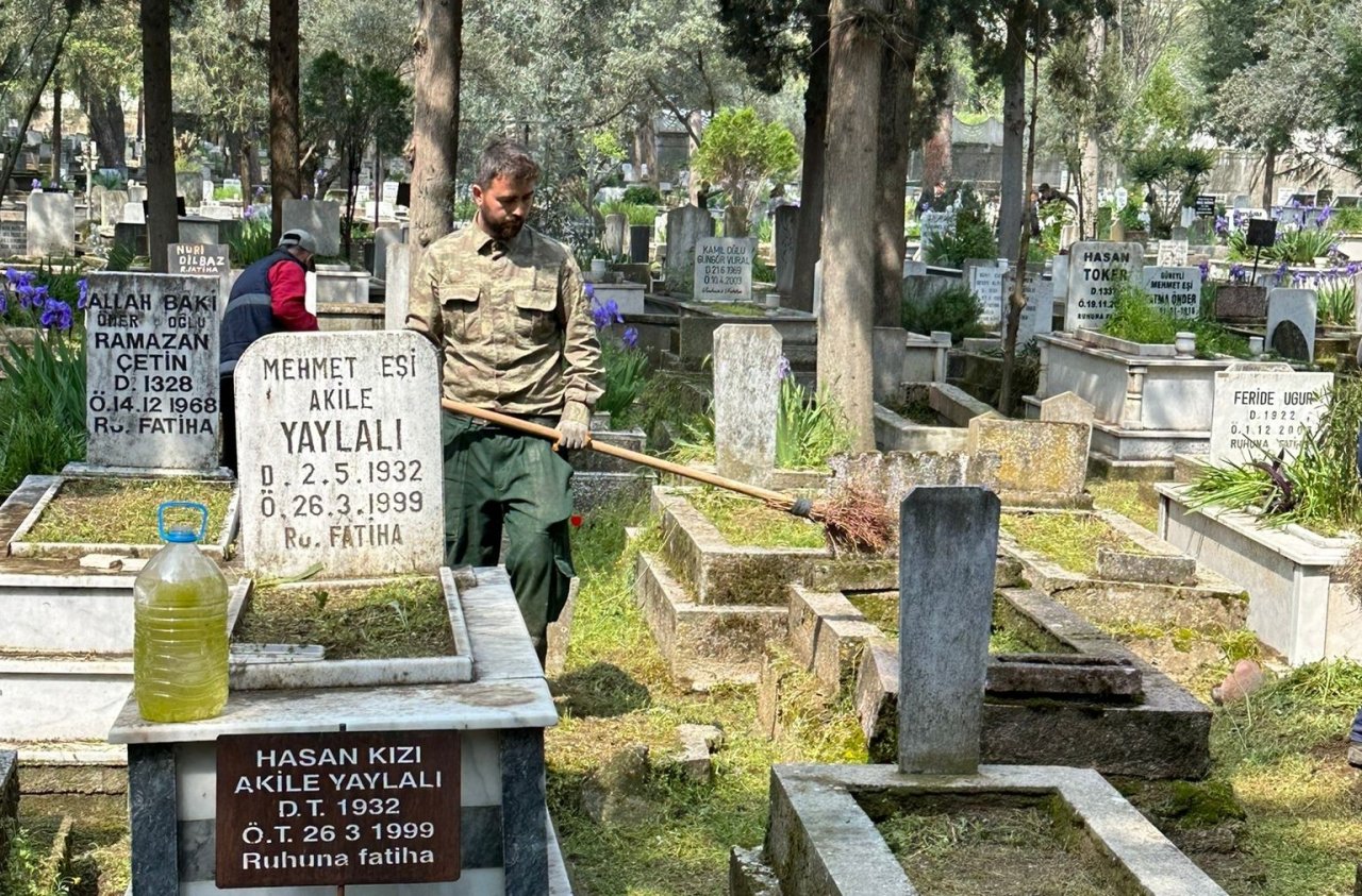 Nazilli’de mezarlıklar bayrama hazır