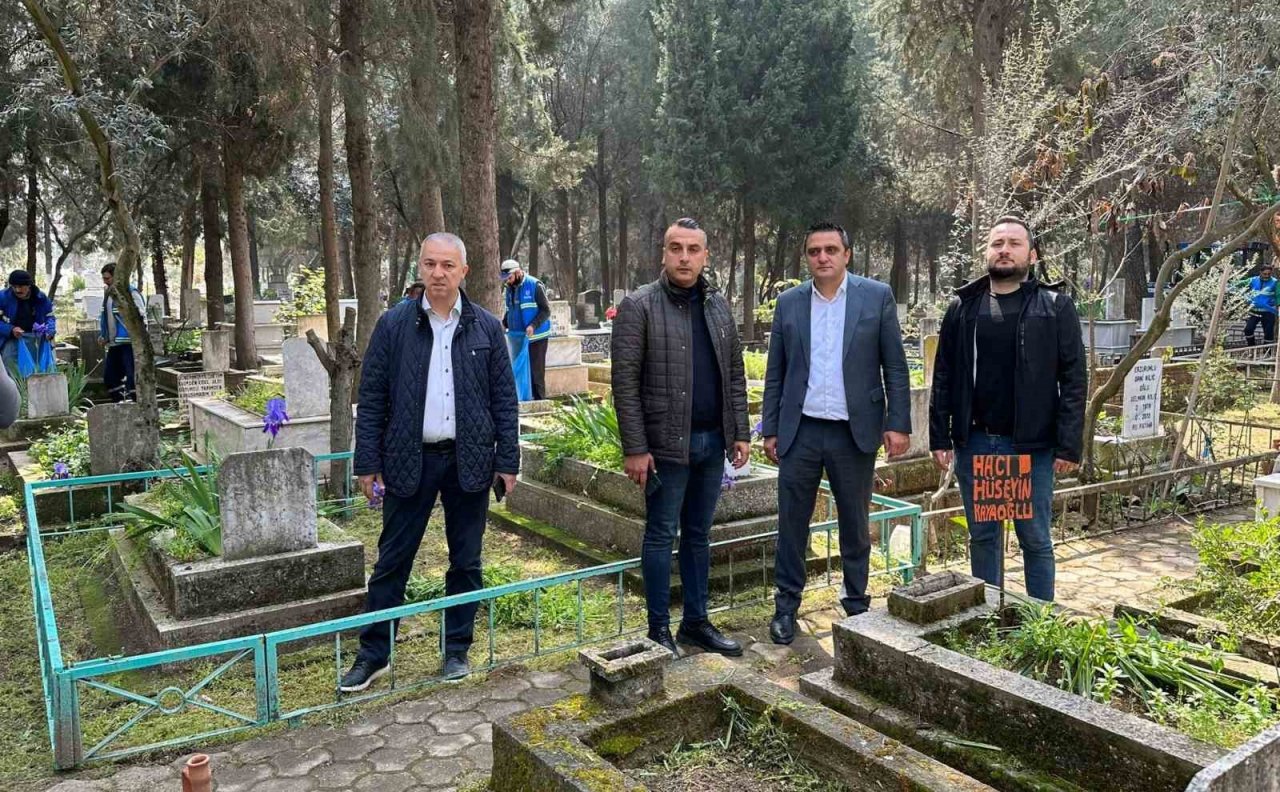 Nazilli’de mezarlıklar bayrama hazır