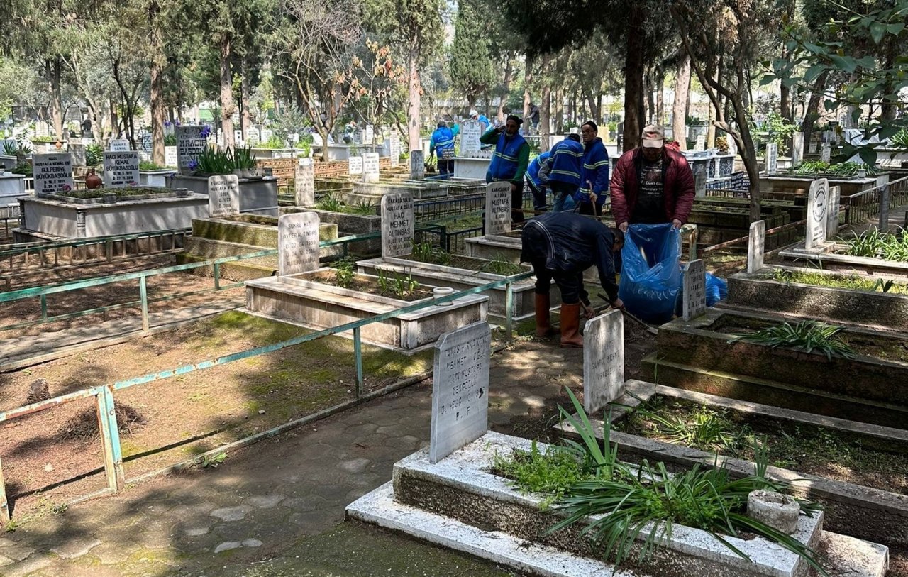 Nazilli’de mezarlıklar bayrama hazır