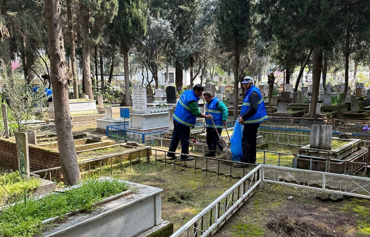 Nazilli’de mezarlıklar bayrama hazır