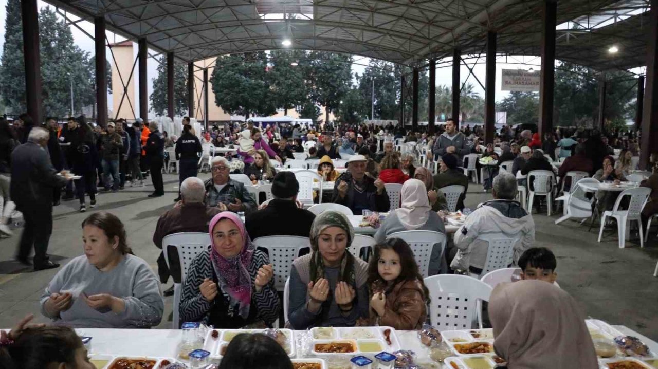 Nazilli’de son iftar programı Turan Mahallesi’nde gerçekleştirildi