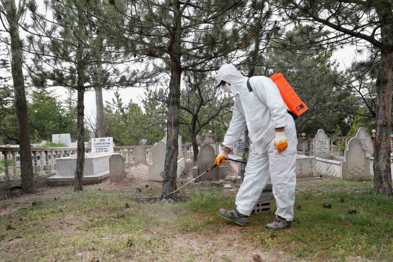 Mezarlıklarda bayram mesaisi