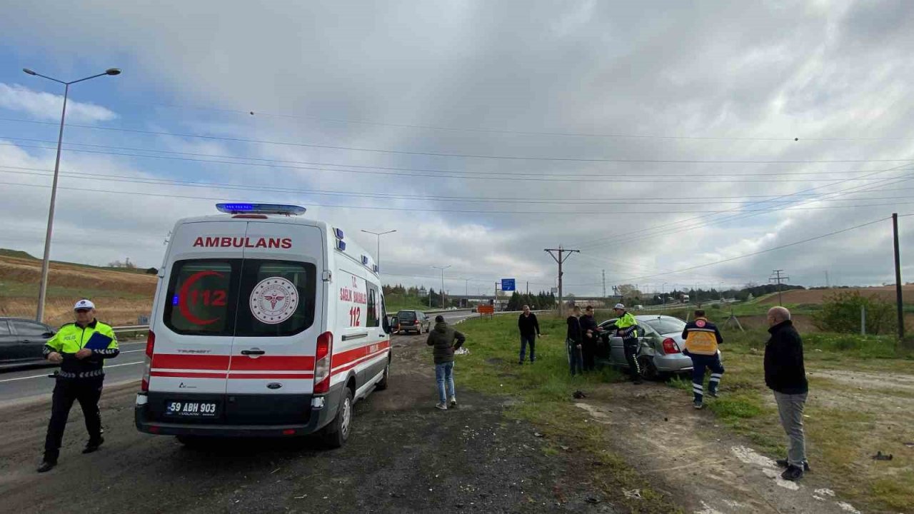 Otomobil iş yeri duvarına çarptı, sürücü yaralandı