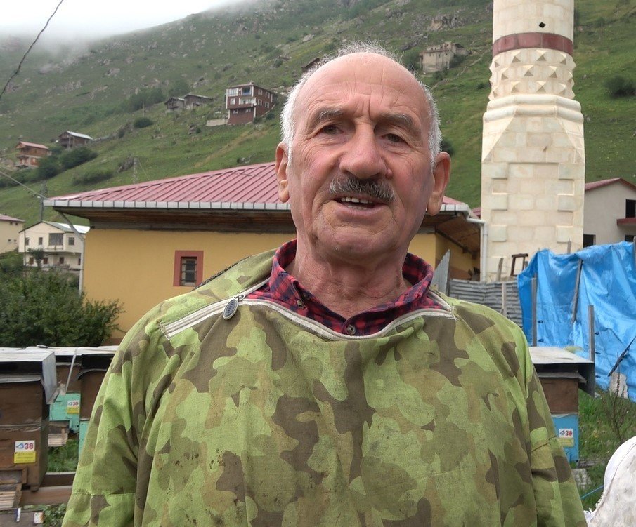 Evini talan eden ayıya "Helal olsun" dedi