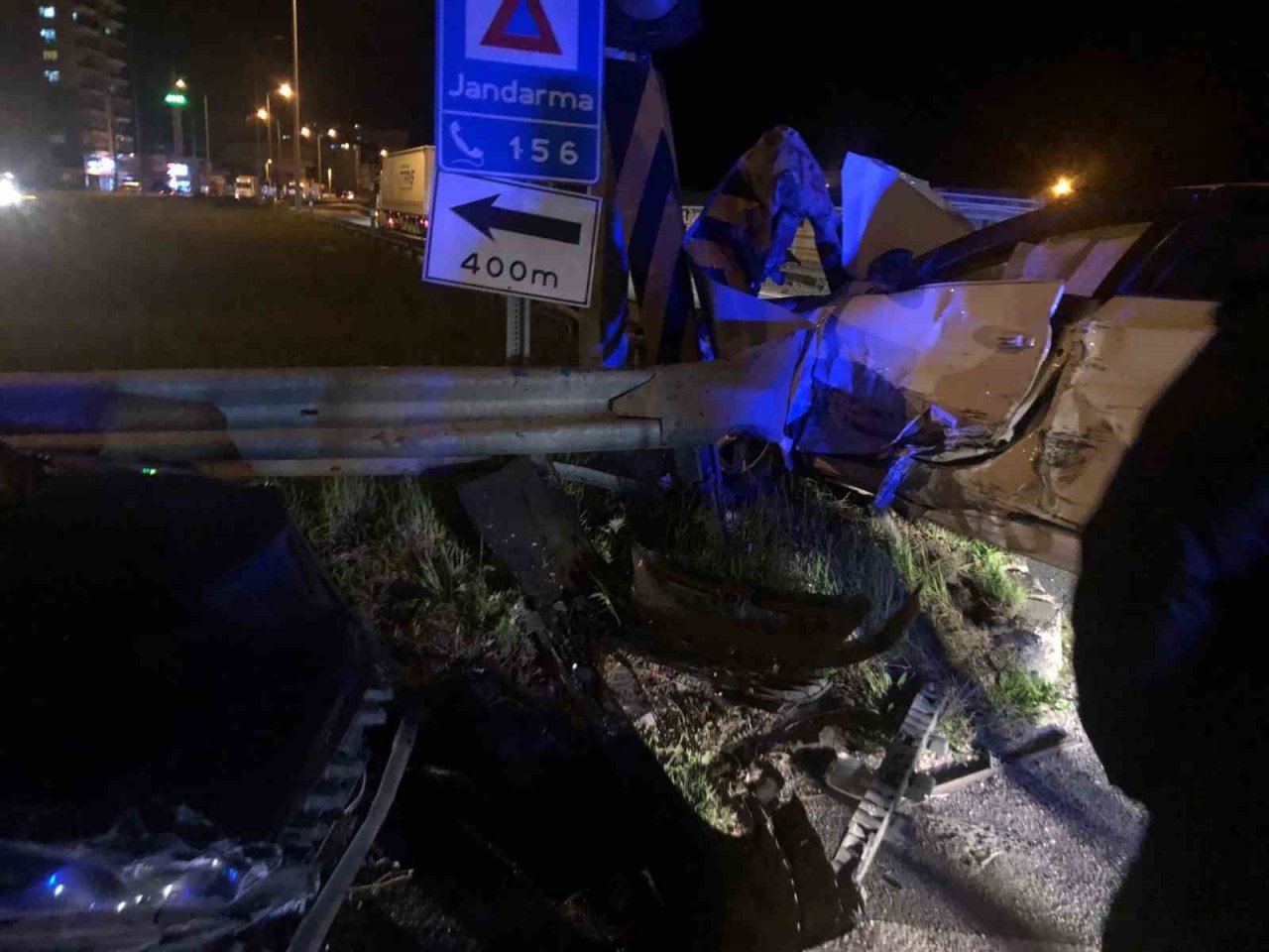 Rize’de feci kazada sürücüler burnu bile kanamadan kurtuldu