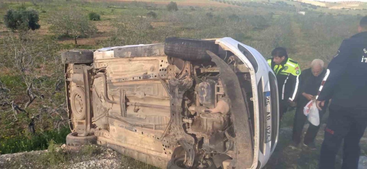 Şarampole devrilen otomobildeki 4 kişi yaralandı