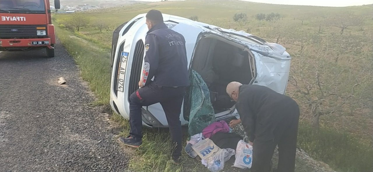 Şarampole devrilen otomobildeki 4 kişi yaralandı