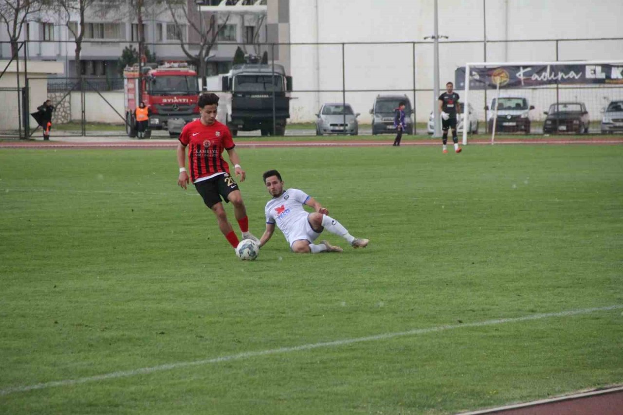 TFF 2. Lig: Kastamonuspor: 1 - Karacabey Belediye Spor: 2