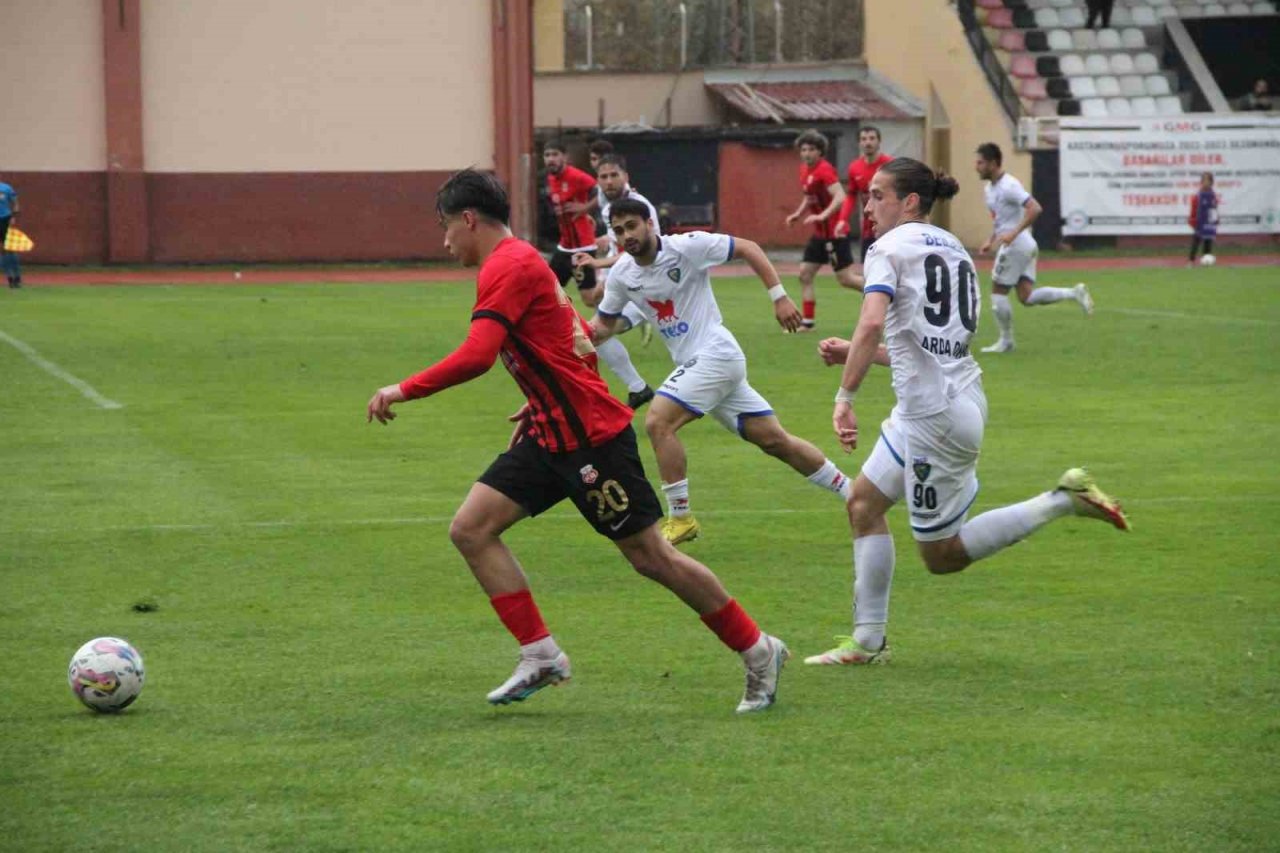 TFF 2. Lig: Kastamonuspor: 1 - Karacabey Belediye Spor: 2